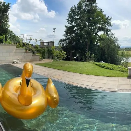 Beheizbarer Pool - Zentral & Modern Mit Elbzugang! Casa de Férias Dresden