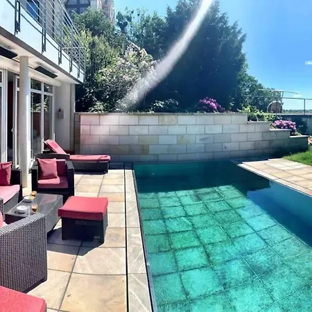 Casa de Férias Beheizbarer Pool - Zentral & Modern Mit Elbzugang!